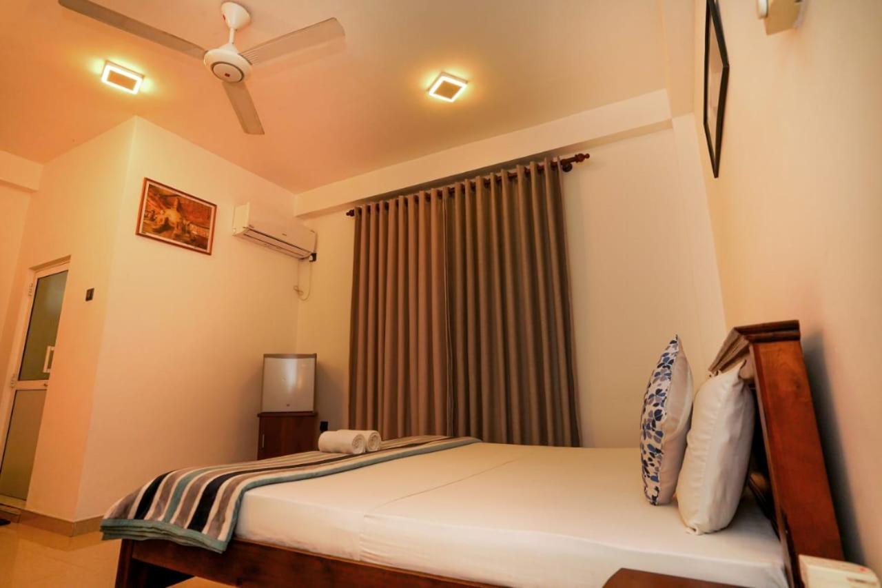 Airport 4 Season Transit Hotel Katunayake Exterior photo